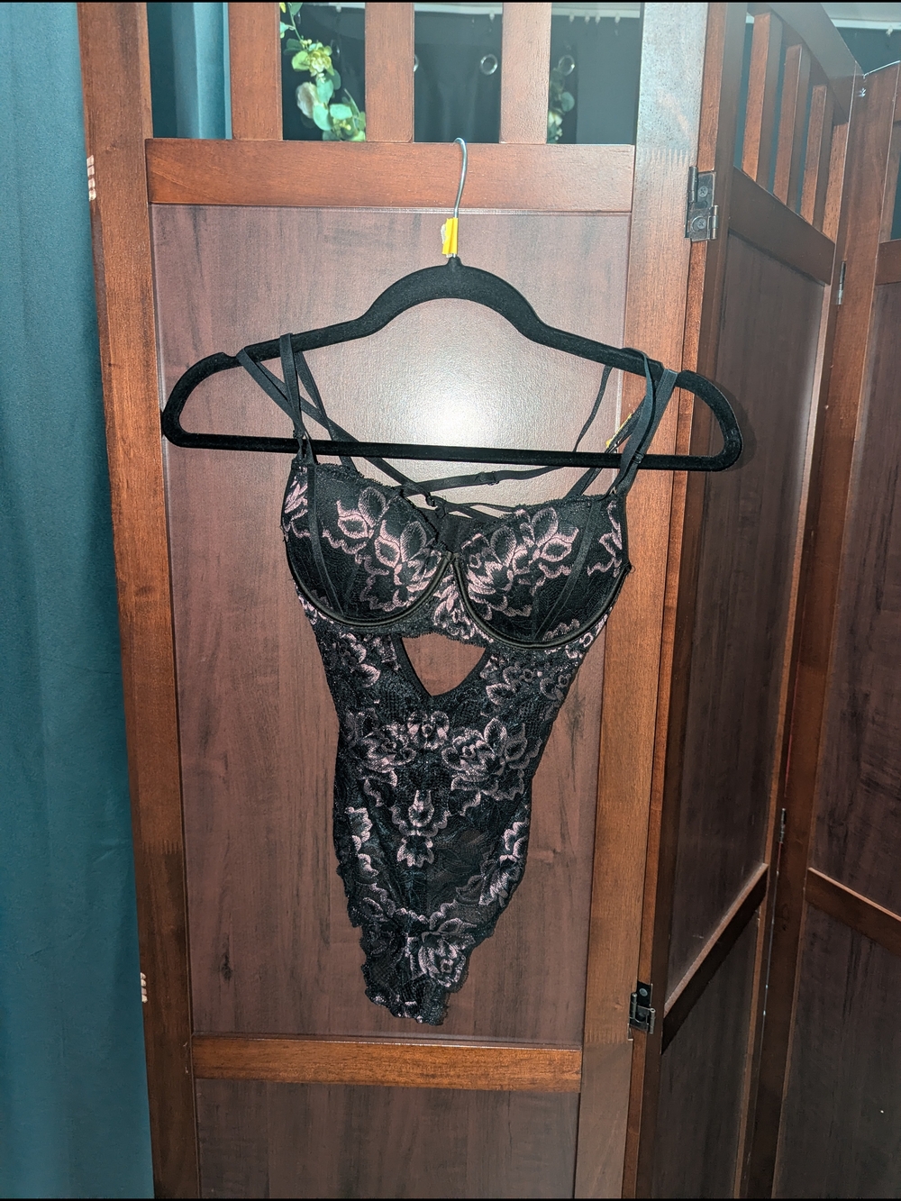 La Vie En Rose Black Lace Floral Strappy Teddy